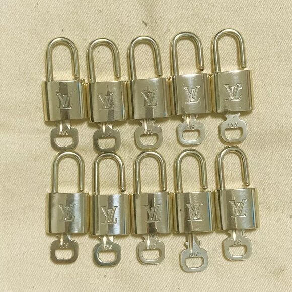 LOUIS VUITTON LV 10 SET PADLOCK KEY CHARM CADENA GOLD-PLATED FRANCE - Picture 1 of 4